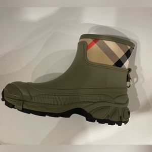 Burberry Check Rain Boots SZ 40